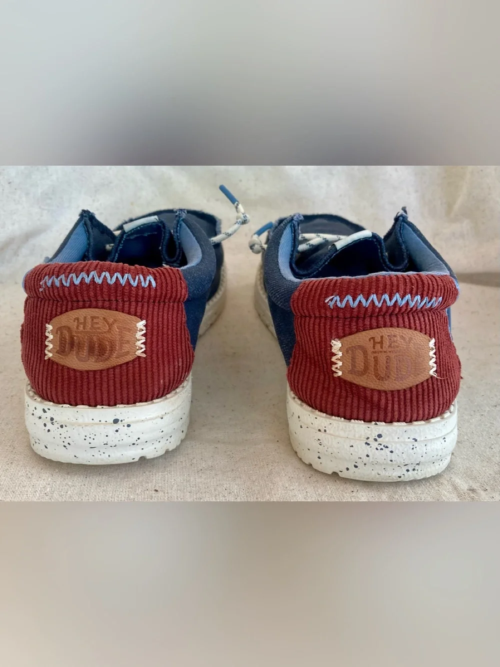 Hey Dude Wally Slippers, Big Kid size J4